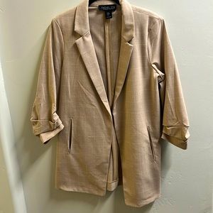 Three-quarter sleeve oversized blazer by Rachel Zoe size medium
